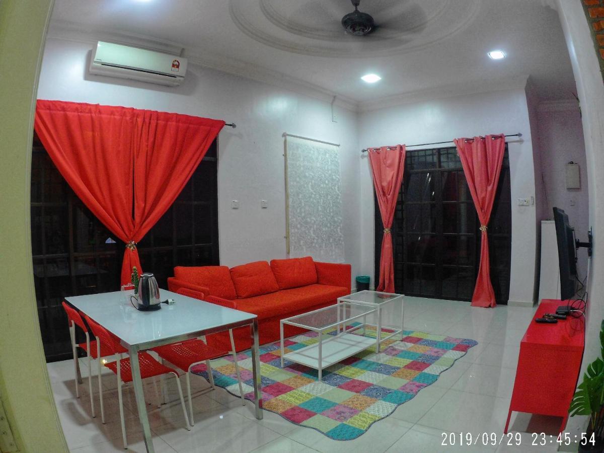 Holiday Homestay Dungun Bagian luar foto